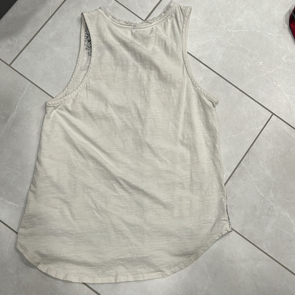 🤩Host Pick🤩 Lucky brand embroidered top - Picture 4 of 8